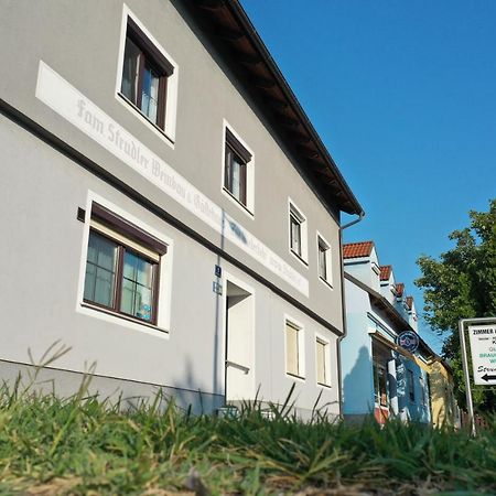 Gaestehaus Und Weinbau Zur Wiederkehr Strudler ポダースドルフ・アム・ゼー エクステリア 写真
