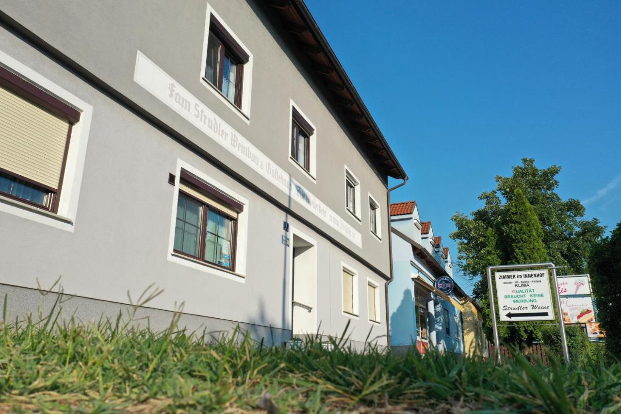Gaestehaus Und Weinbau Zur Wiederkehr Strudler ポダースドルフ・アム・ゼー エクステリア 写真